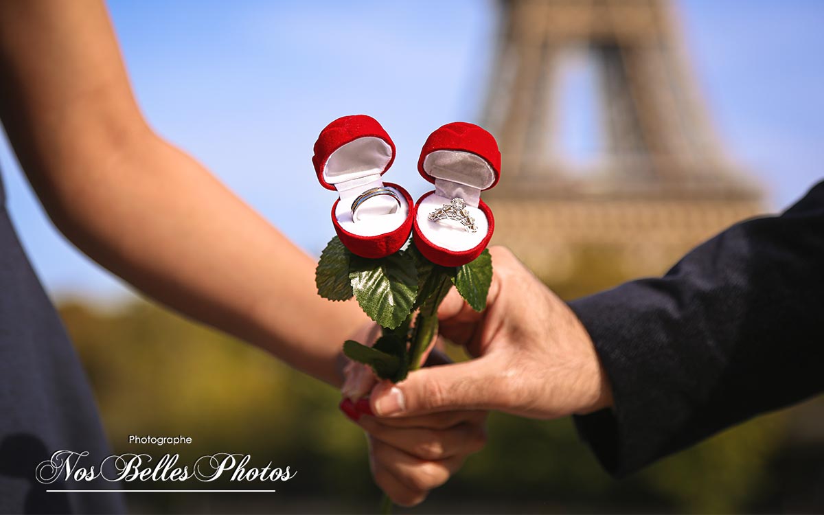 Séance photo demande en mariage à Paris, photographe couple Paris